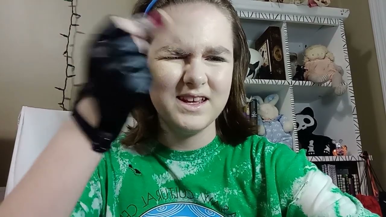 POV: YOU'RE ON THE OTHER SIDE OF A MAKEUP ASMR VIDEO!!(feat. my weirdness.)