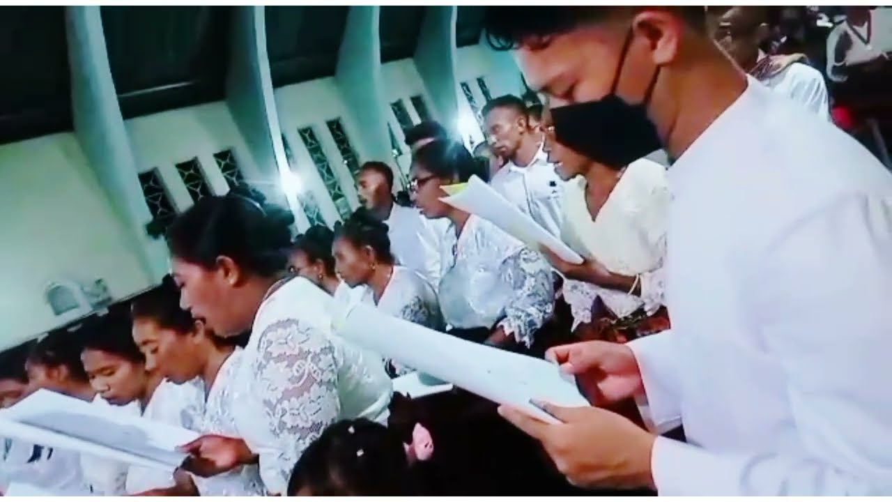 Koor Meriah Lagu Pembukaan Misa Kamis Putih Lingkungan Sta.Elisabeth Nduku Poro / Paroki UWA Palue
