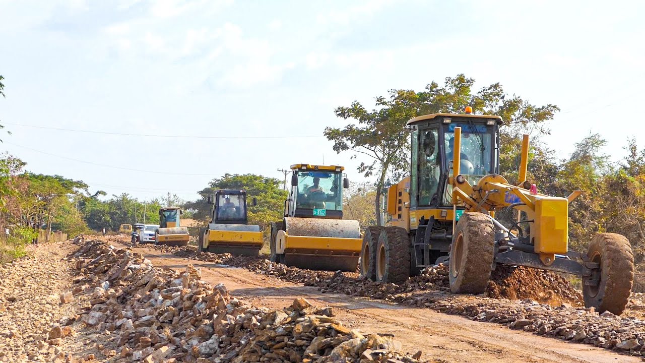 Excellent Work! Processing Methods For Building Roads Using a Powerful Motor Grader and Road Roller