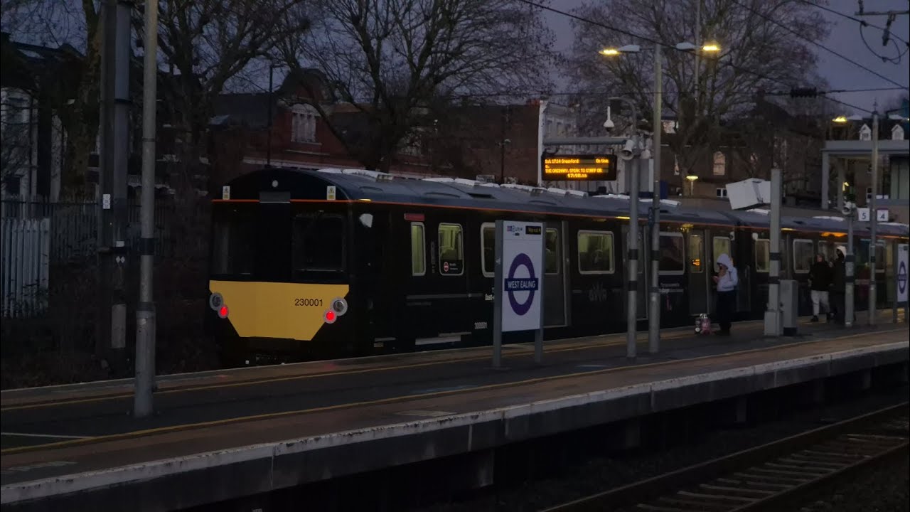 Trains at West Ealing (WEA) | GWML | (07/02/2026)