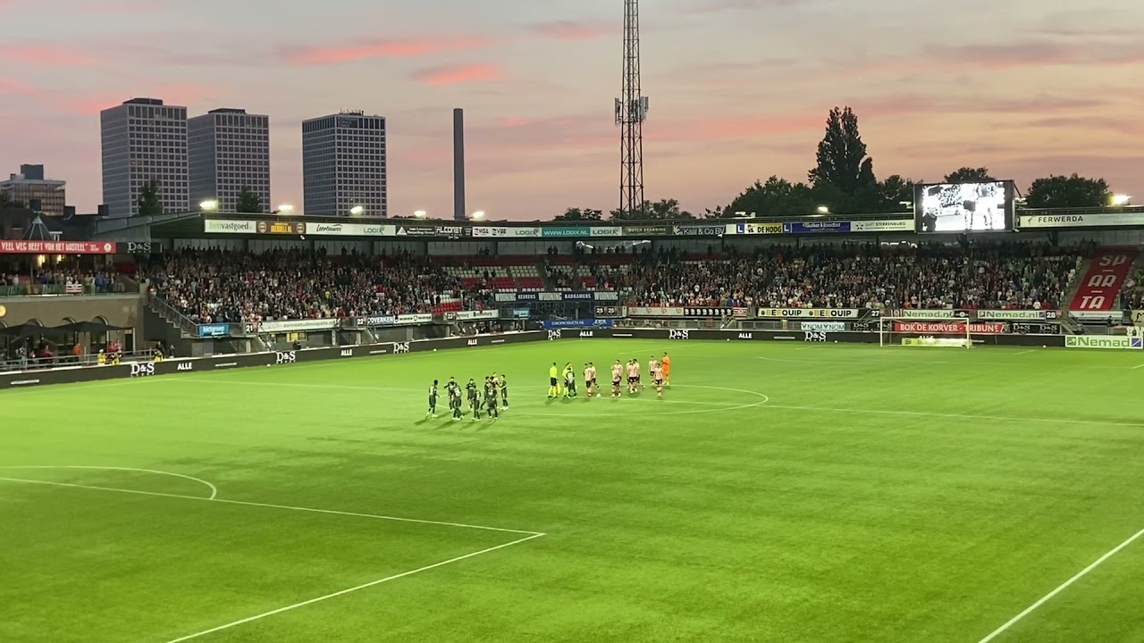 De Spartamarsch voorafgaand aan Sparta-NEC 17-9-2021