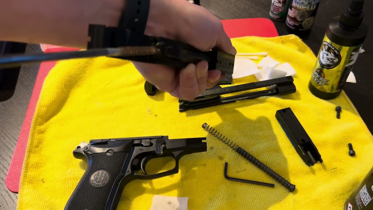 Разборка и чистка пистолета Beretta 87 Target калибра .22LR.