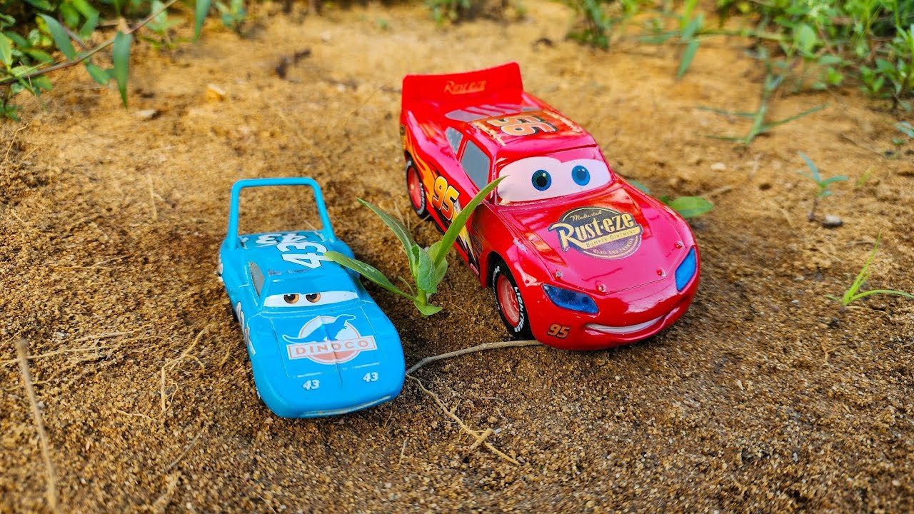 Menemukan Mainan Mobil Disney Pixar Cars 3 & Lightning McQueen, Cruz Ramirez, Ramone, The King