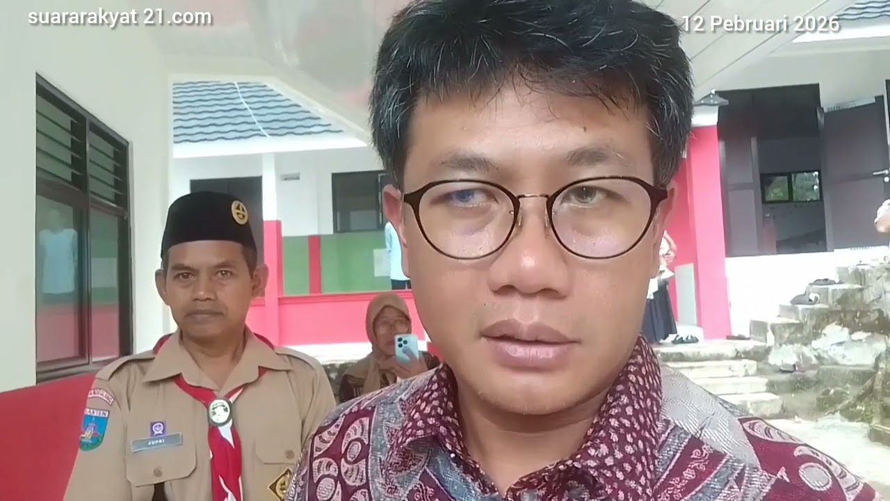 DPR-RI Komisi X Gunting Pita di SDN Caringin 5 Labuan