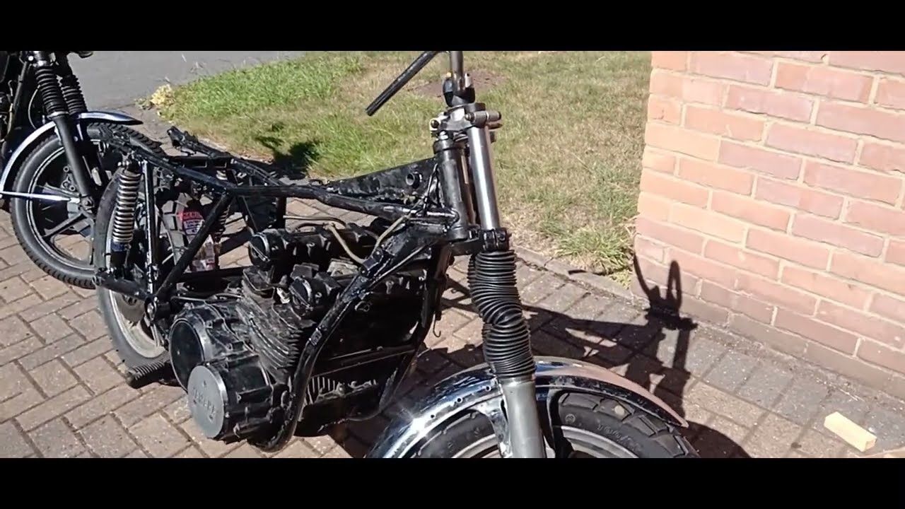 Yamaha triple project - part 2 CYCLE PARTS