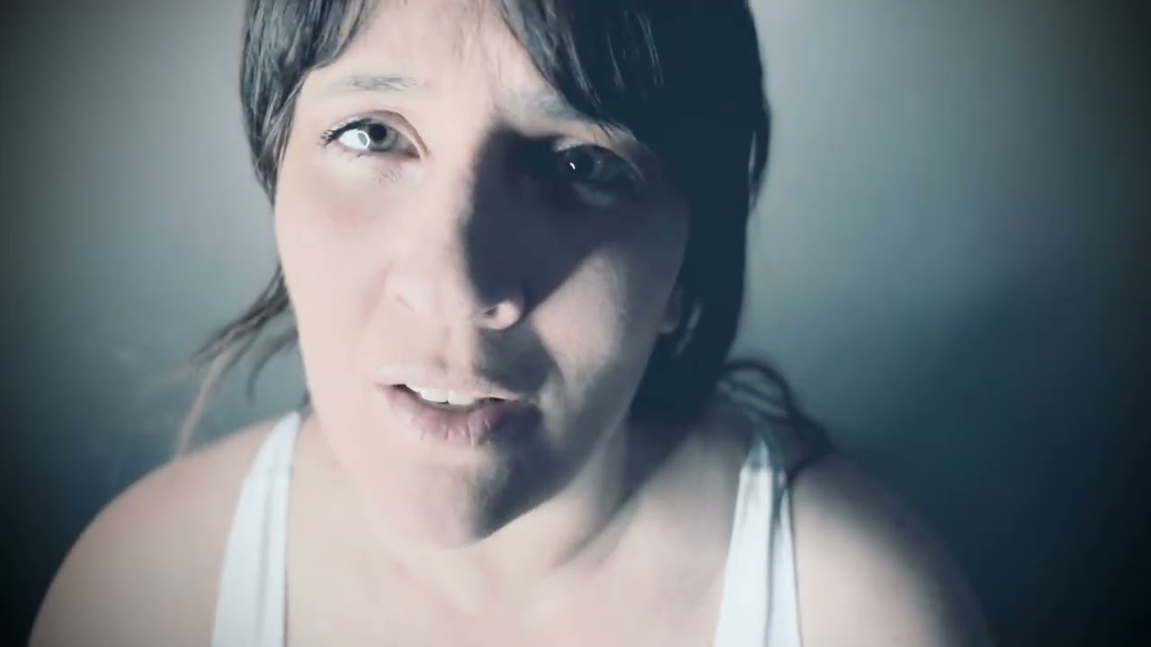 Laura Brino - Floating (Official Music Video)