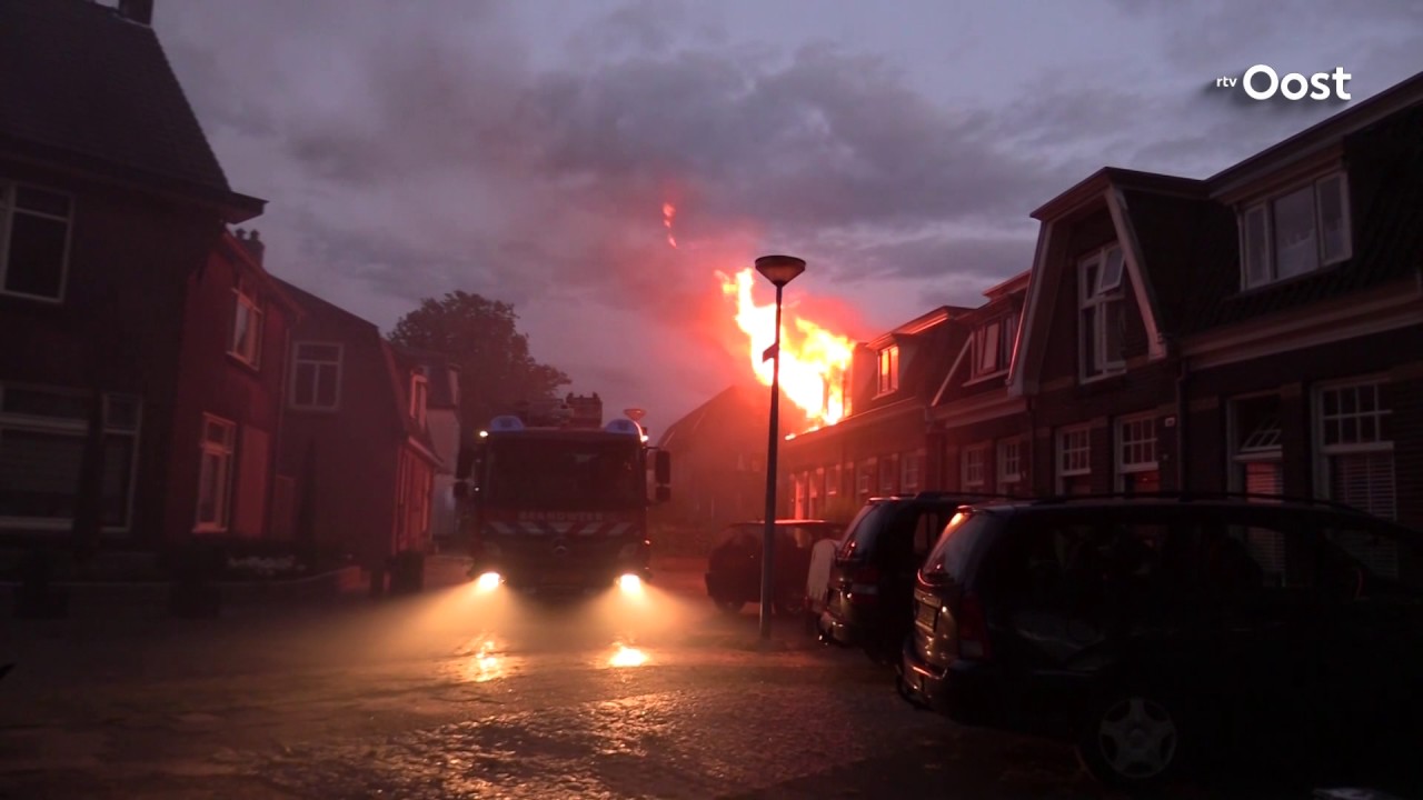 Uitslaande brand in woning in Hengelo (UPDATE)