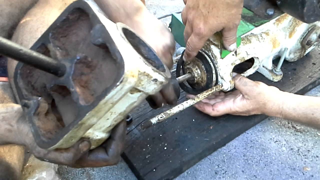 Single piston pump