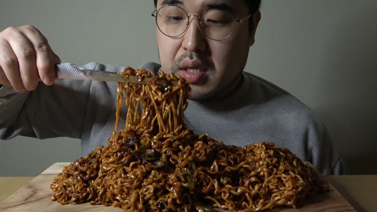 ASMR 간짬뽕+공화춘 섞어먹으며 수다떨기 (Korean Cup Noodles Mukbang Ganzzampong x Gonghwachun + Soft Talking)