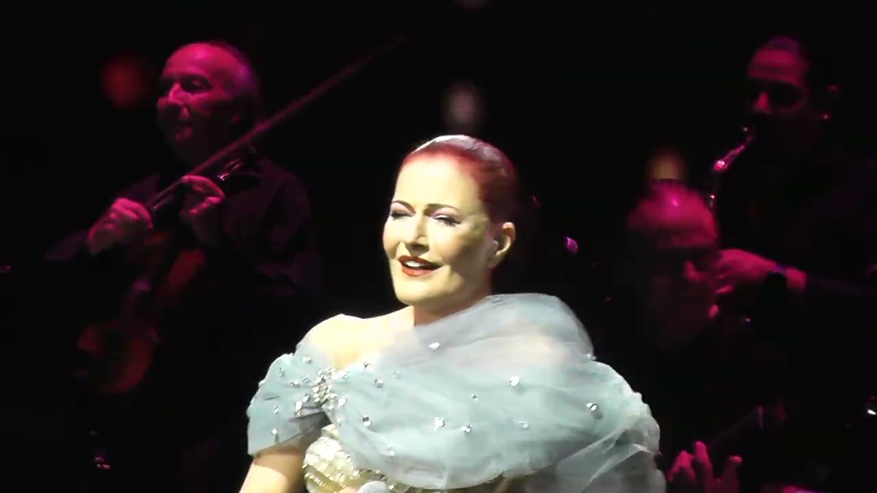 Candan Erçetin - Umrumda Değil HD Live From Istanbul 2025