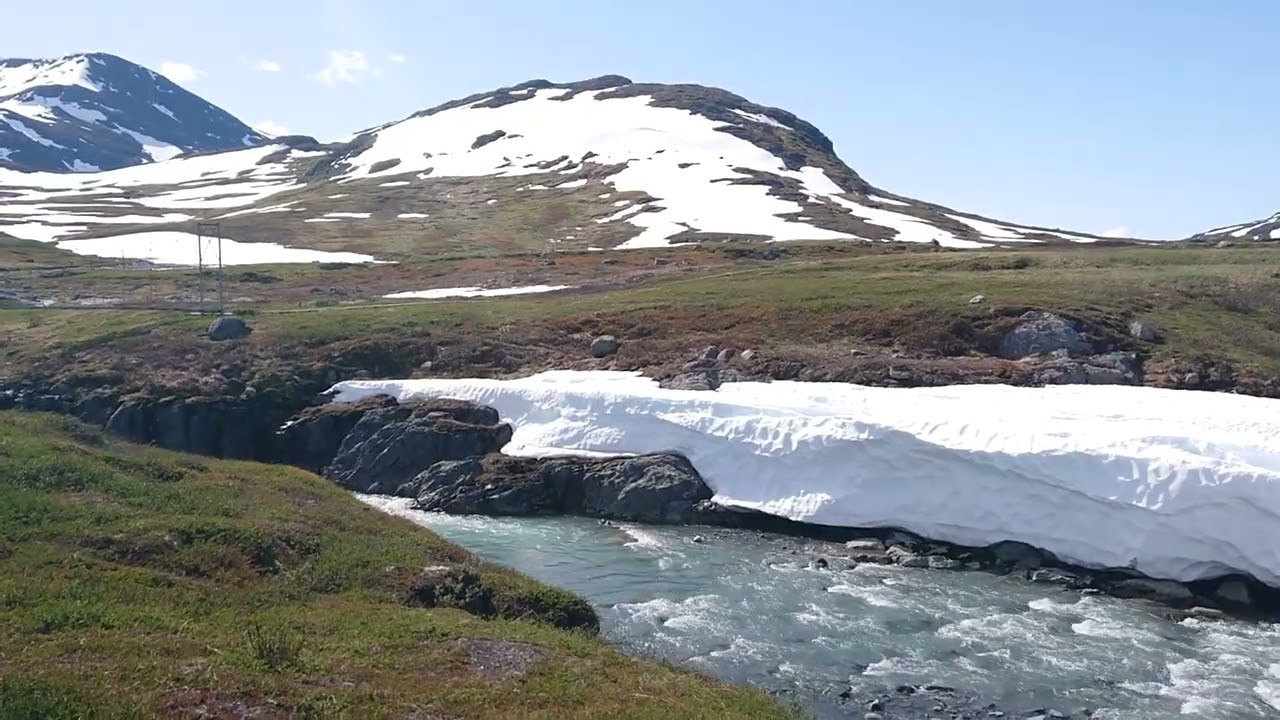Hiking the Kungsleden - between Alesjaure and Tjaktja