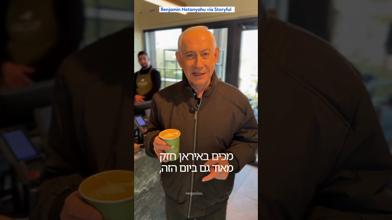 Netanyahu muestra cinco dedos y se burla de los rumores sobre su muerte.