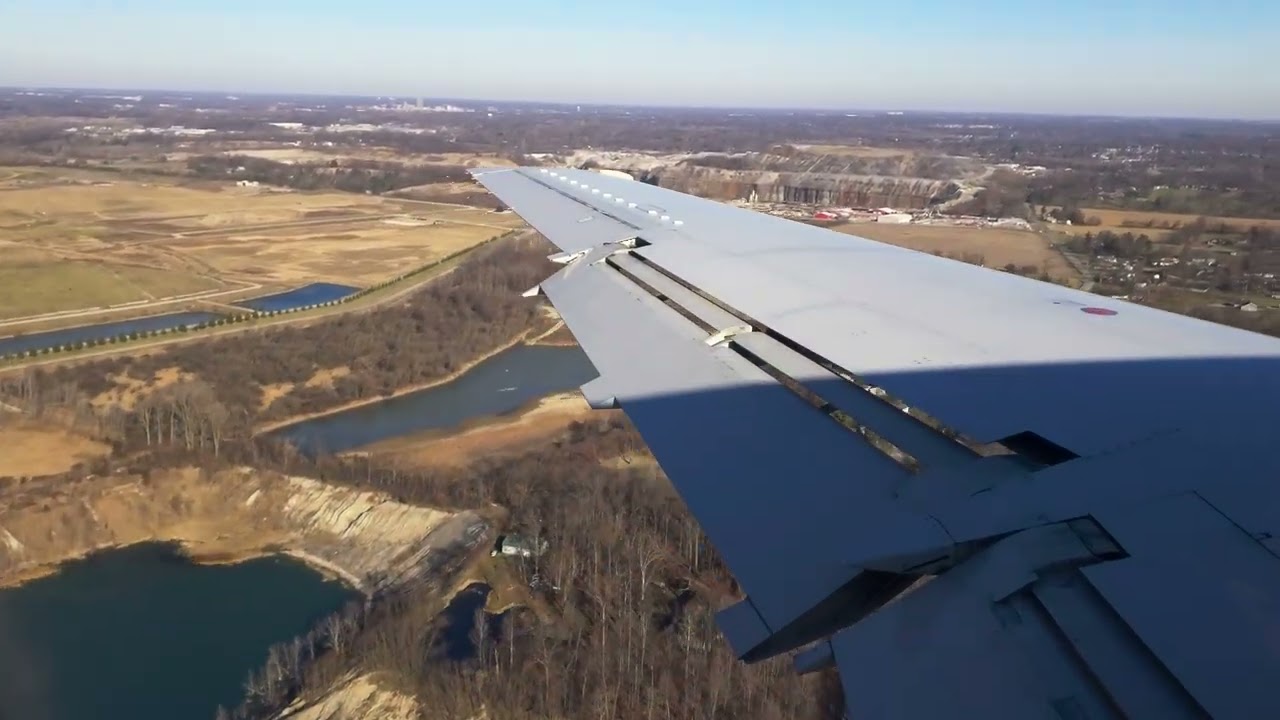 American E145 Landing at Fort Wayne