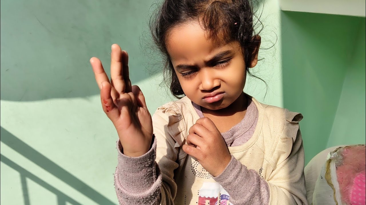 दिव्यांशी की उंगली में लगी चोट 🫢familyvlog  #viral #trending