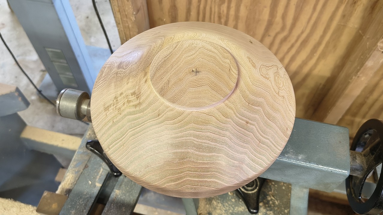 houtbewerking: Plataan schaal draaien (deel 1) / woodwork: turning a Plane wood bowl (part 1)
