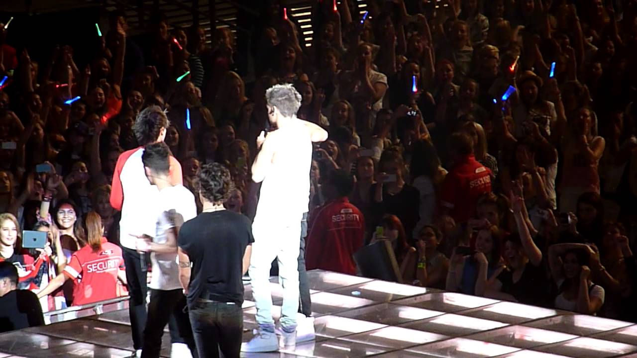 One Direction - Melbourne Oct 3 2013 - MC Niall