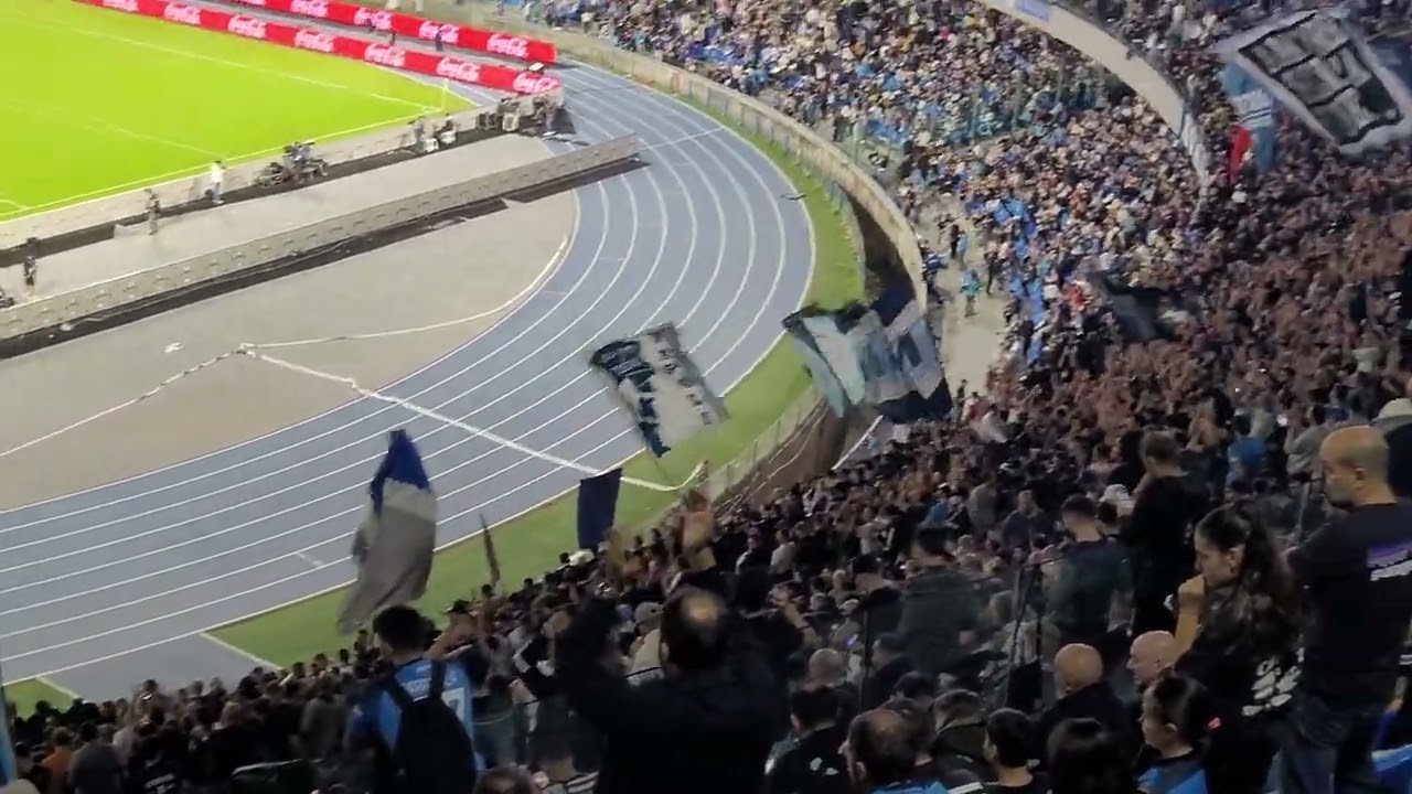 Napoli Milan , azzurra come il mare italia ci sta male il Napoli è campiooooo