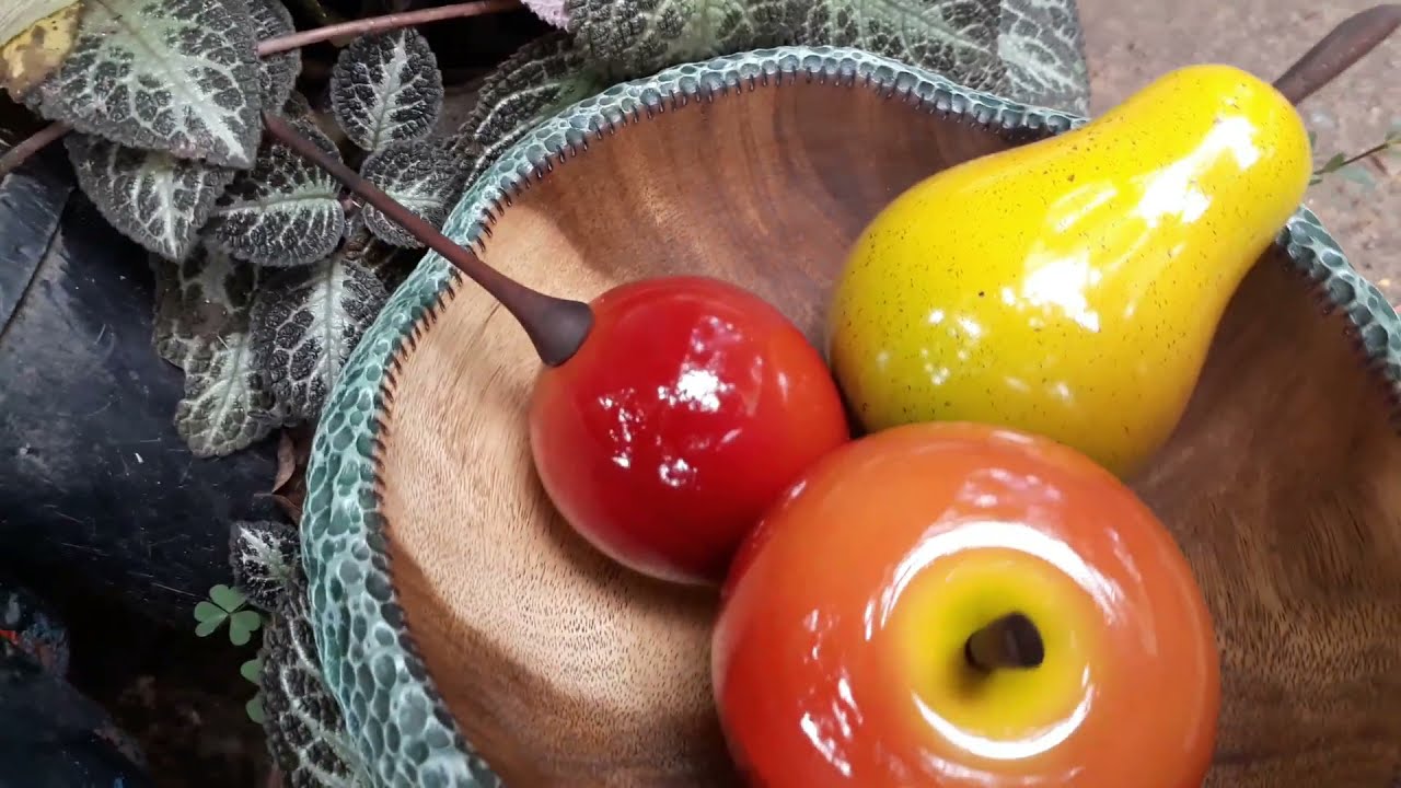 Proceso de pintado en FRUTAS TORNEADAS EN MADERA