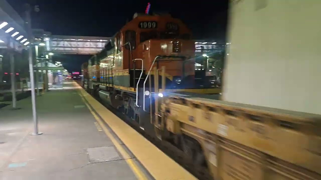 BNSF R-NWE7041 (Crew 4) Passing by Auburn with 1453 and an SD40! WONDERFUL HORN!