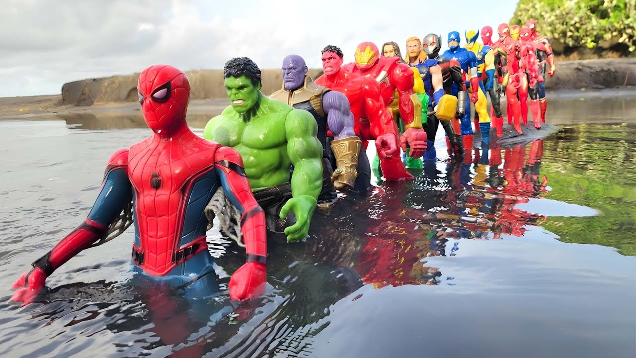 SPIDER-MAN LEADS SUPERHEROES ACROSS THE SANDY BEACH!