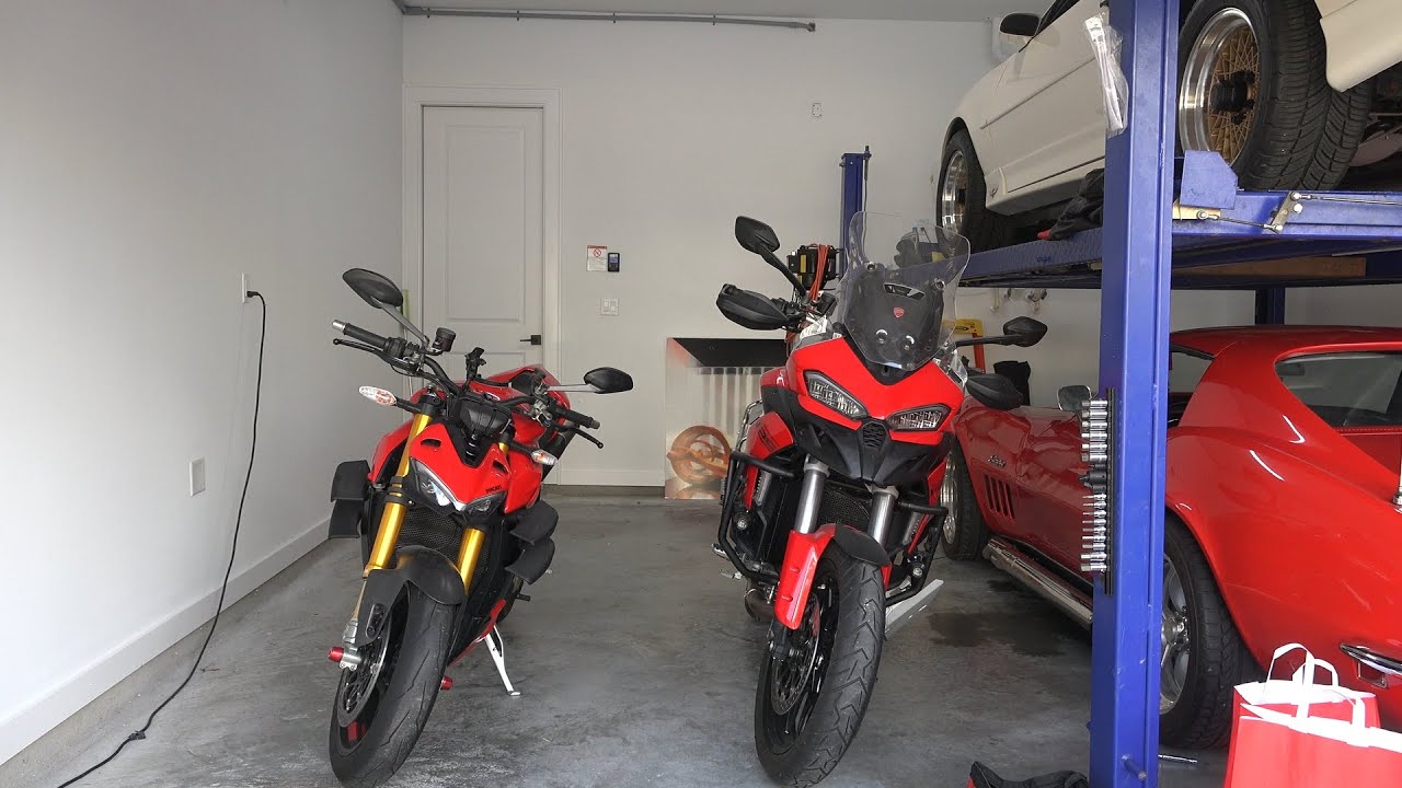 Замена масла на Ducati Streetfighter V4 2024 года и Multistrada V2 2025 года: объем вытекающего м...