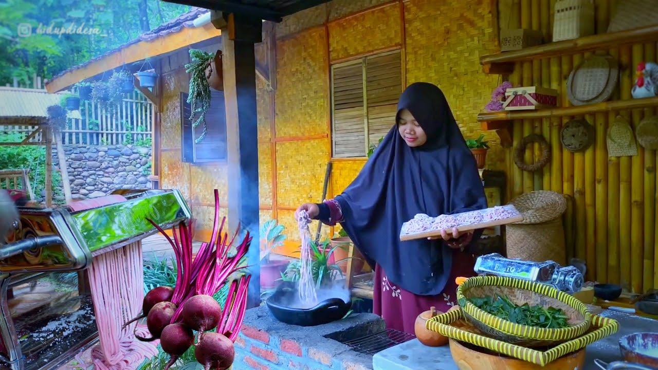 Hidup di Desa | Panen buah ungu, masak mie ayam ungu 