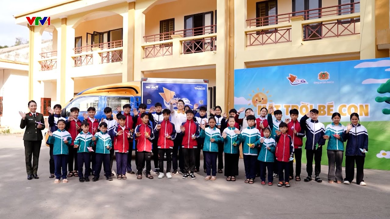 Chuyến xe tử tế mang niềm vui tới 29 em nhỏ con nuôi công an Sơn La