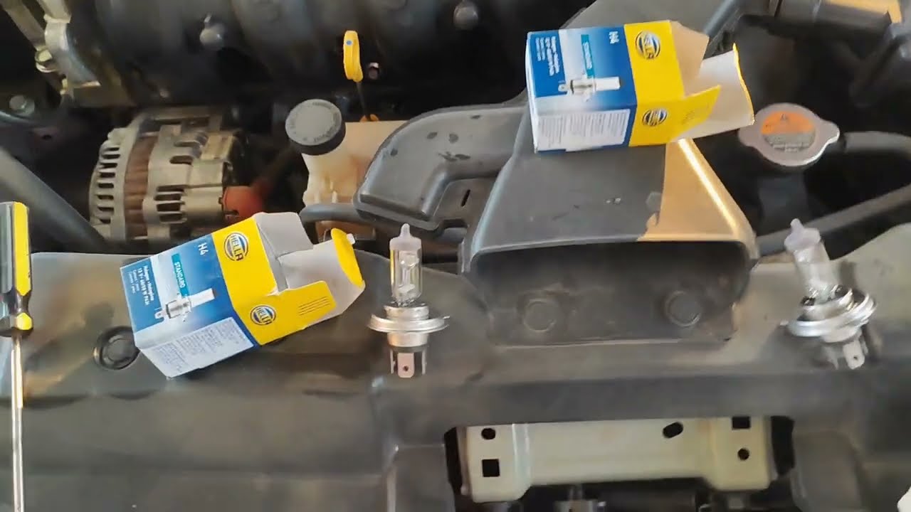 COMO CAMBIAR FOCOS H4 (BOMBILLA) A UN NISSAN TIIDA