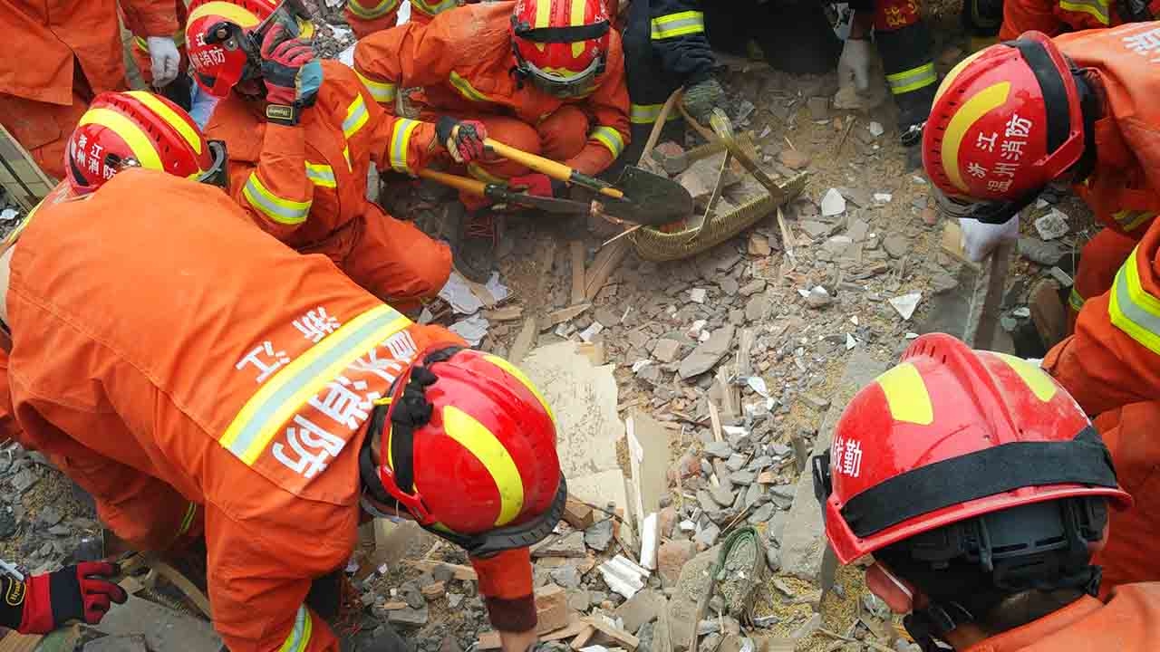 Building collapse kills at least five in E. China