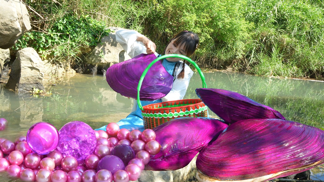 🩷💕 Clam Shell Mystery: Girl’s River Treasure Comes With a Riddle Written in… Clam Juice?