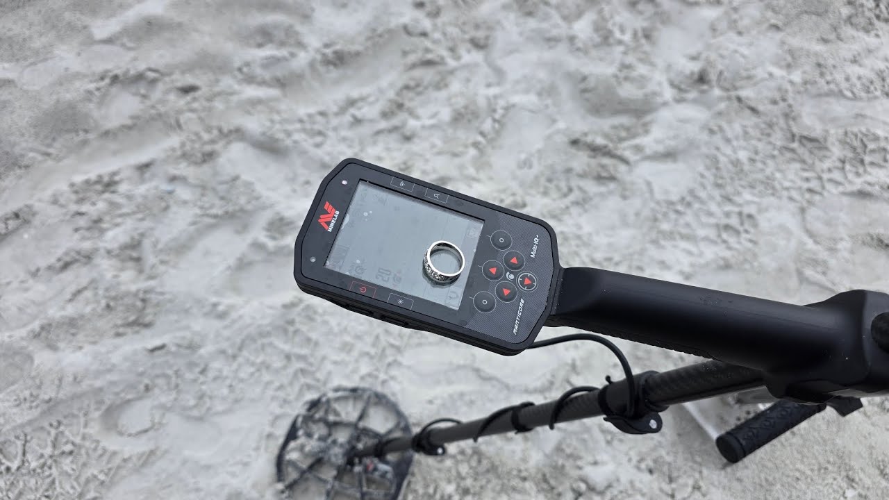 Beach Metal Detecting, February 28th. Ring recovery. 