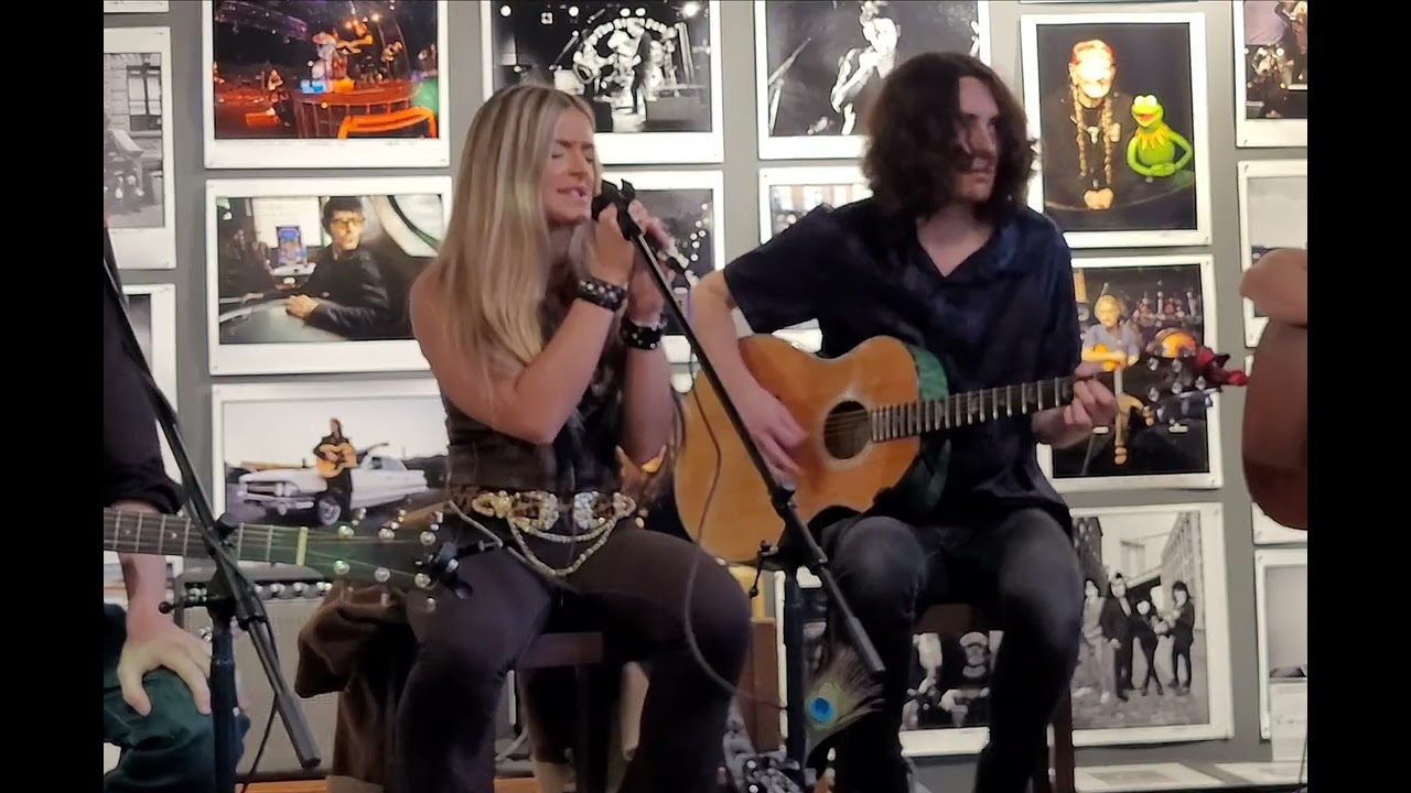 Roll On (Live) - The Gab Cinque Band (Gab & Fran) (Original Music)  