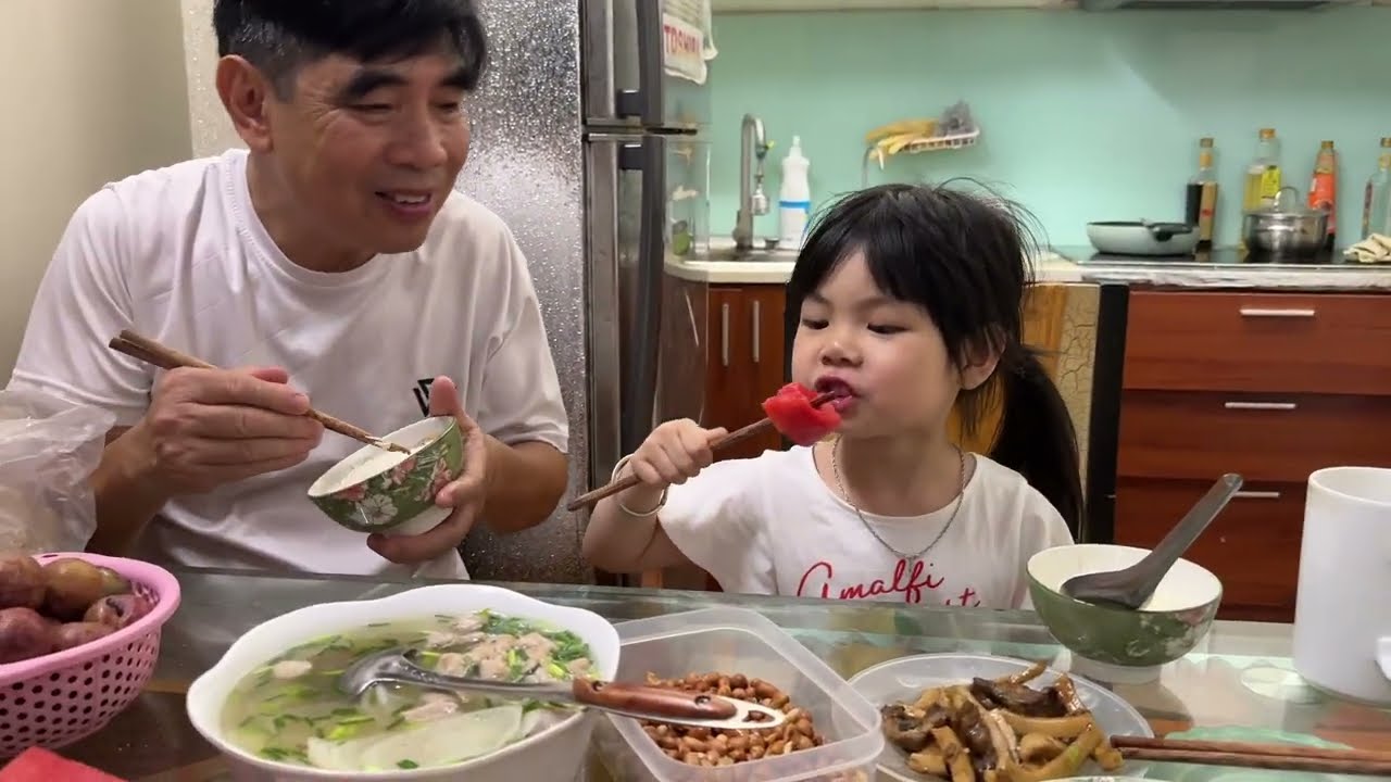 Ông Bà Ngoại Chờ Cả Đêm Không Ngủ Và Bữa Cơm Đầu Tiên Ở Việt Nam