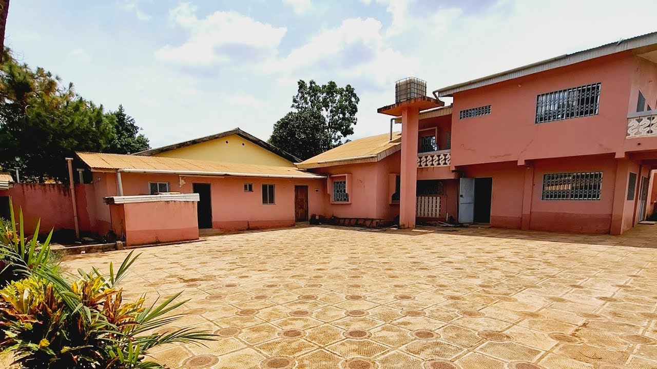 À LOUER _ MAISON DUPLEX 10 CHAMBRES À BOMA, N'ZÉRÉKORÉ