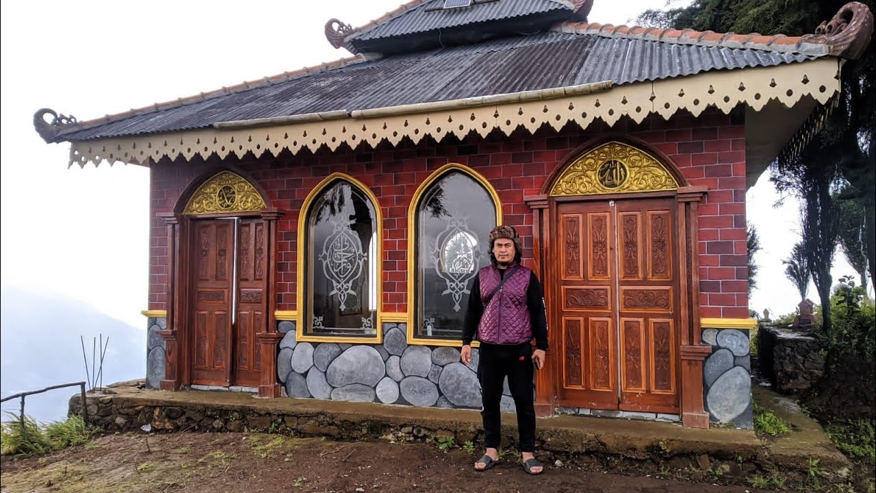 Menziarahi Makam Waliyullah di puncak gunung Dieng,Syek Ali Nizamuddin, Syekh Wicaksono, Syekh Abdul