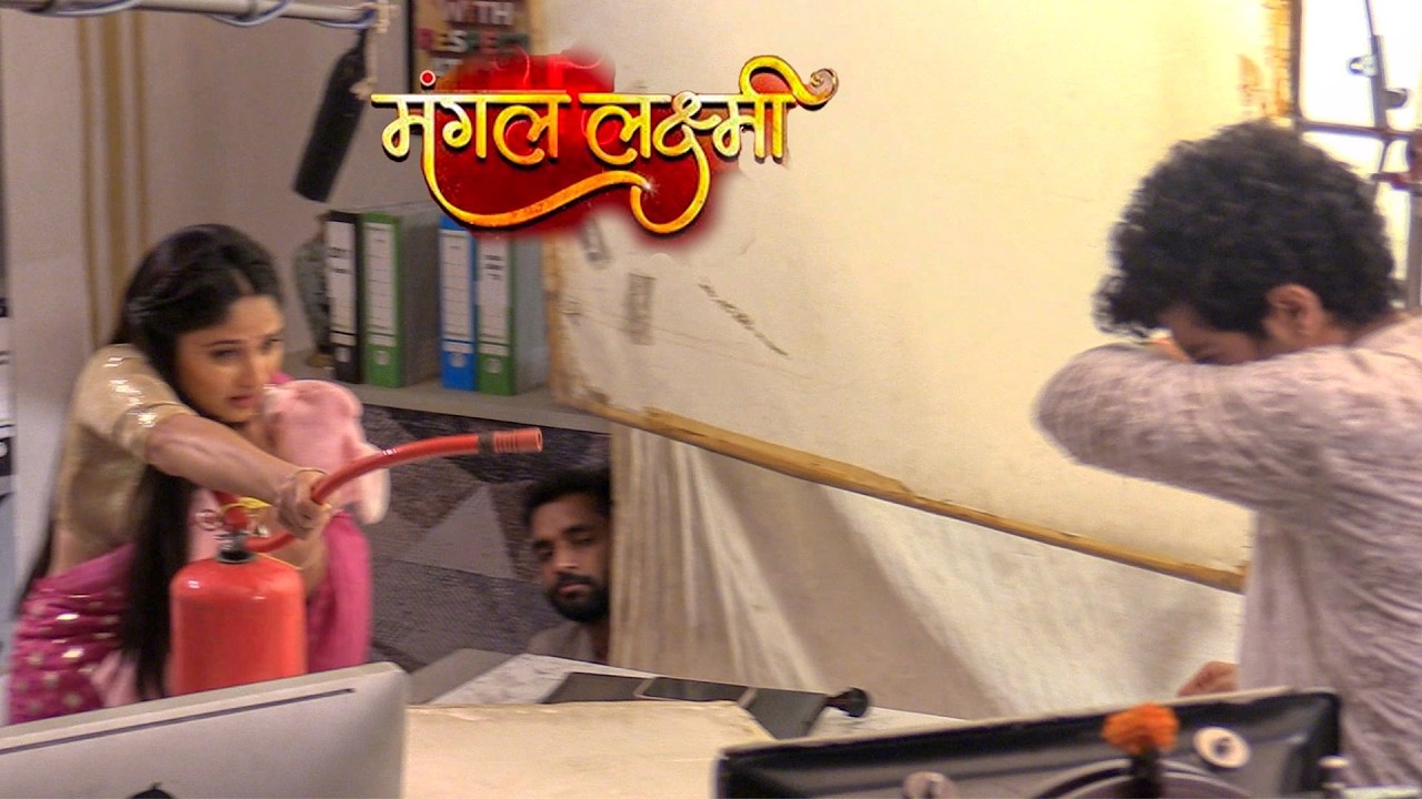 Mangal Lakshmi |  Thriller Moment! Fire Extinguisher से मचाया हंगामा | On Location | VIRAL TV