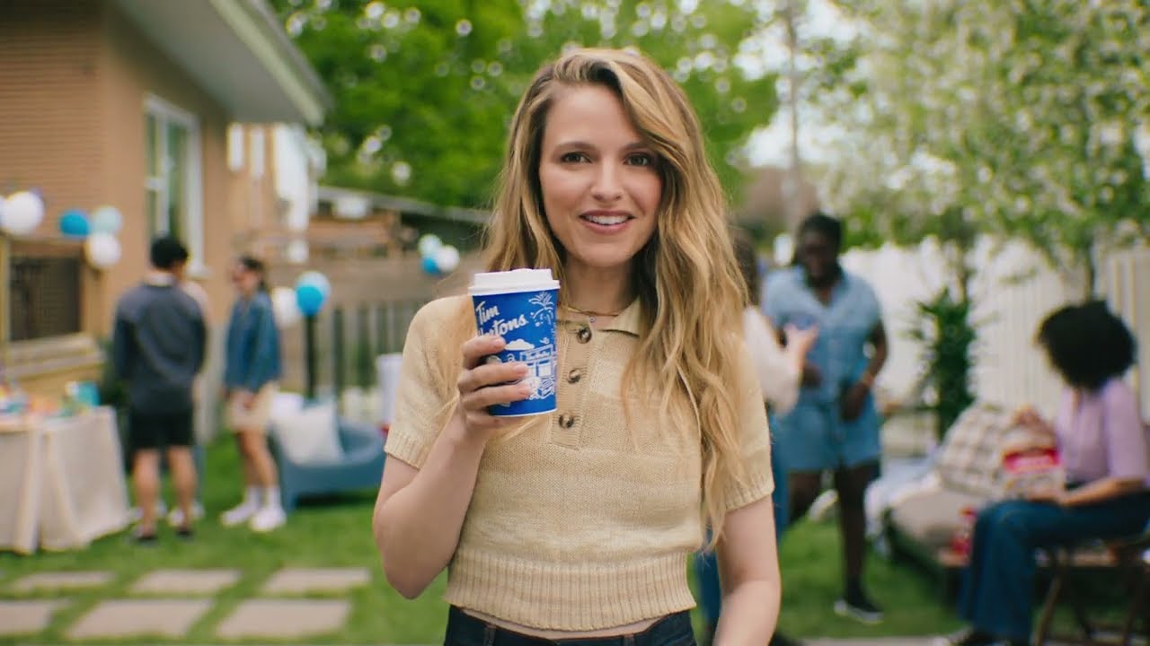 Tim Hortons | Y'a juste au Qu&eacute;bec &hellip; avec Sarah-Jeanne Labrosse