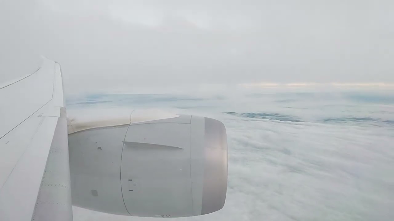 American Airlines  Boeing 787 Cloud Skimming into Dublin