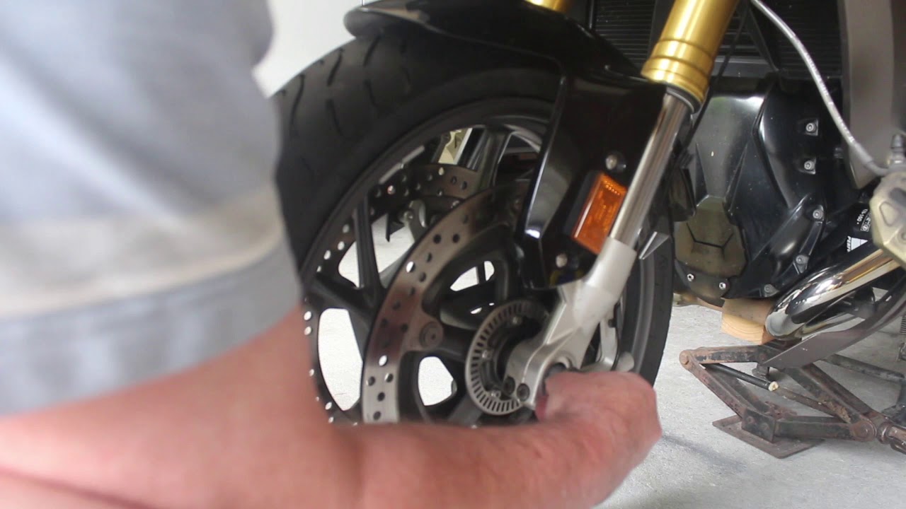 How to remove the front wheel of a BMW R1200RS LD