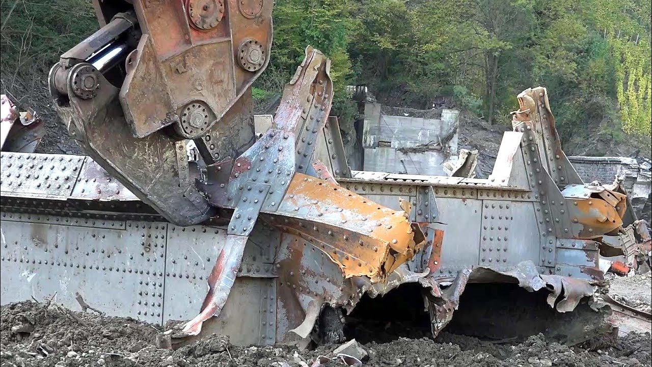 Alte Eisenbahnbrücke- Stahlbrücke bei Mayschoß/Rech wird recycelt 27.10.2021