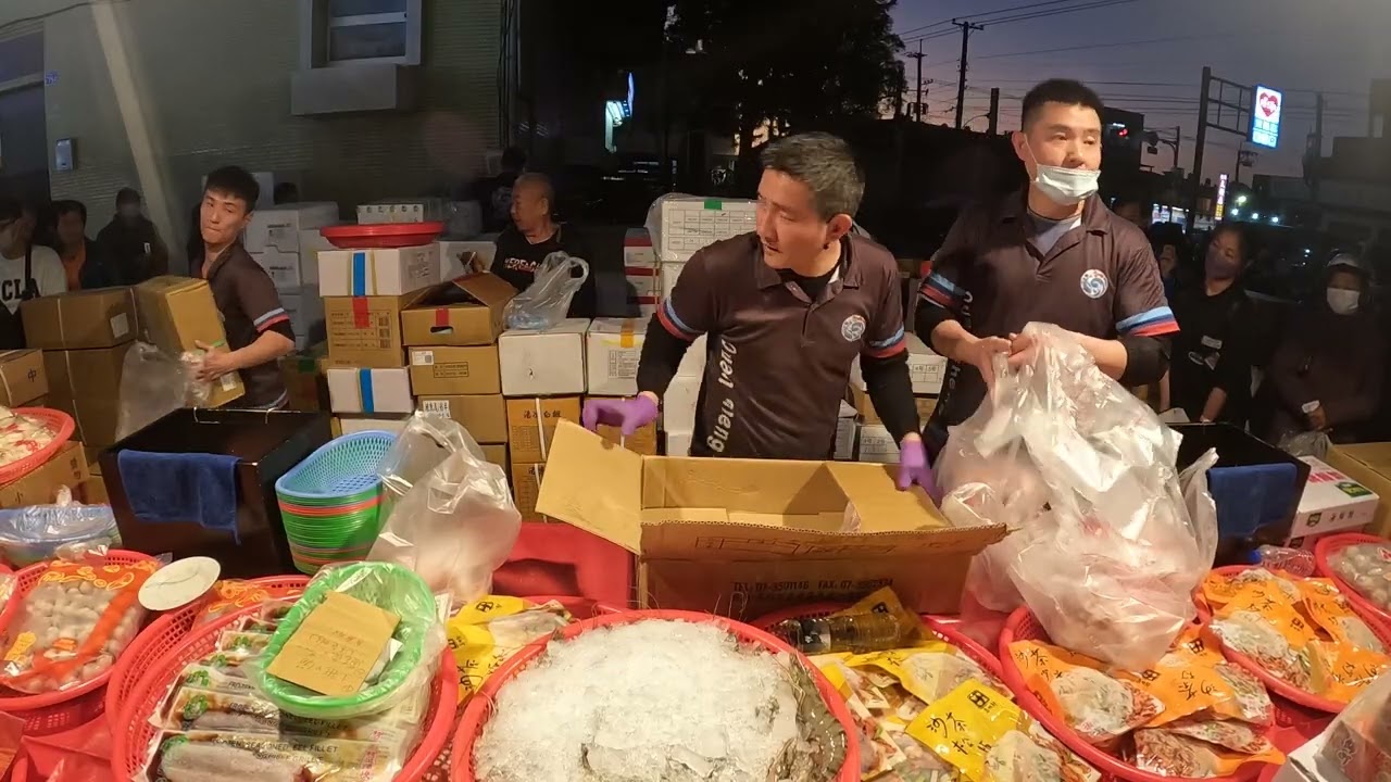 10  大顆圓干貝一次多盒，用奶油煎，過年大家一起享用，很夠啦~ #嘉義趙又廷 #全晟海產 #週二社頭夜市 #海鮮拍賣 #海鮮叫賣