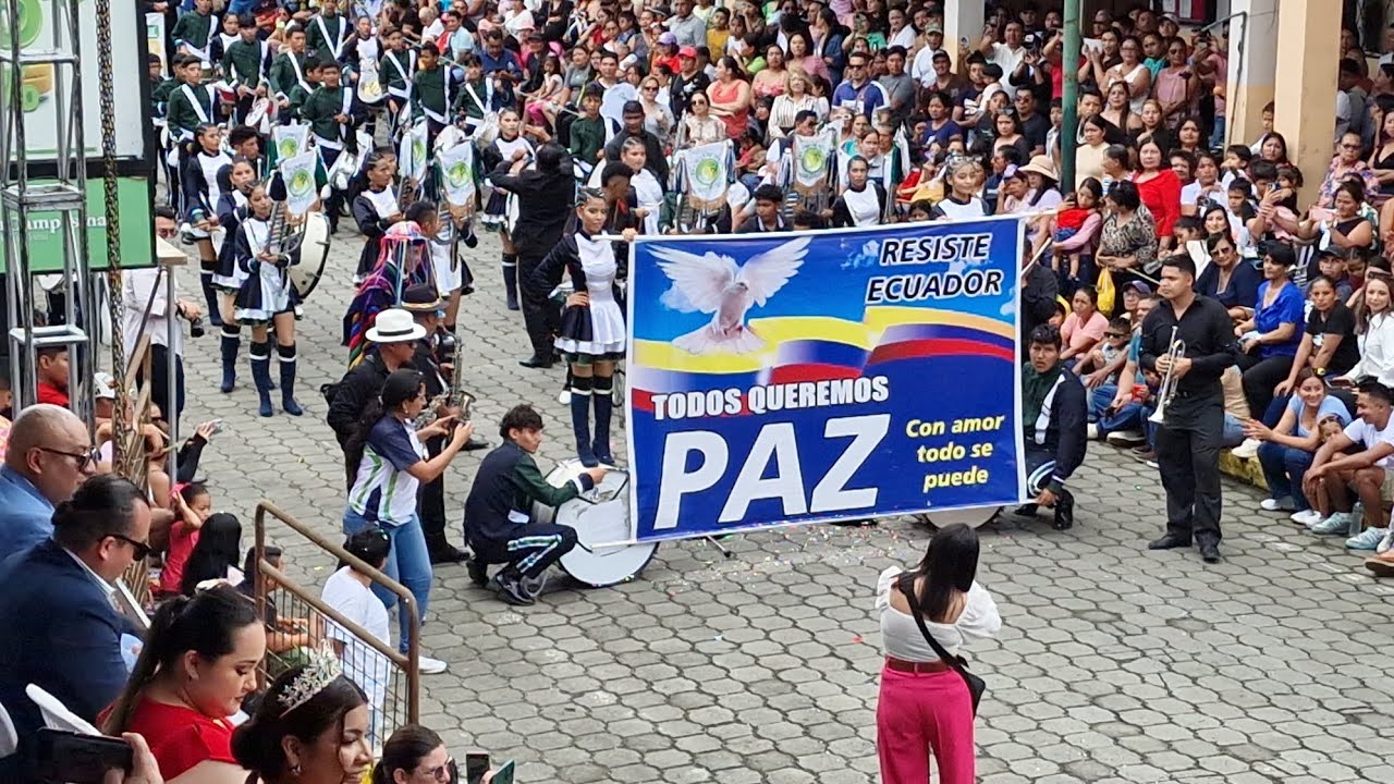Desfile Cívico Cumandá 2025