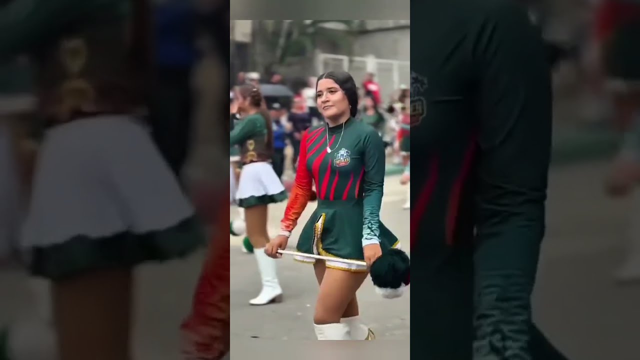 Bastoneras Bonitas Ecuador #desfile #caporal #bastoneras #caporales #cheerleader