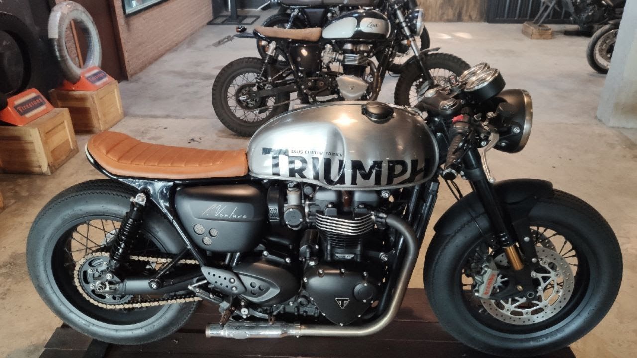 Cafe Racer by ZEUS CUSTOM: view of guests from Siberia