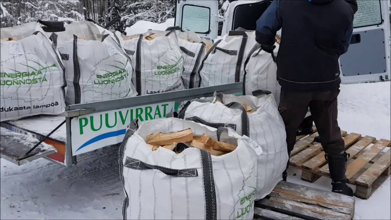 KAKSI HEITTOMOTTIA LASTATAAN PERÄKÄRRYYN ILMAN KONEVOIMAA