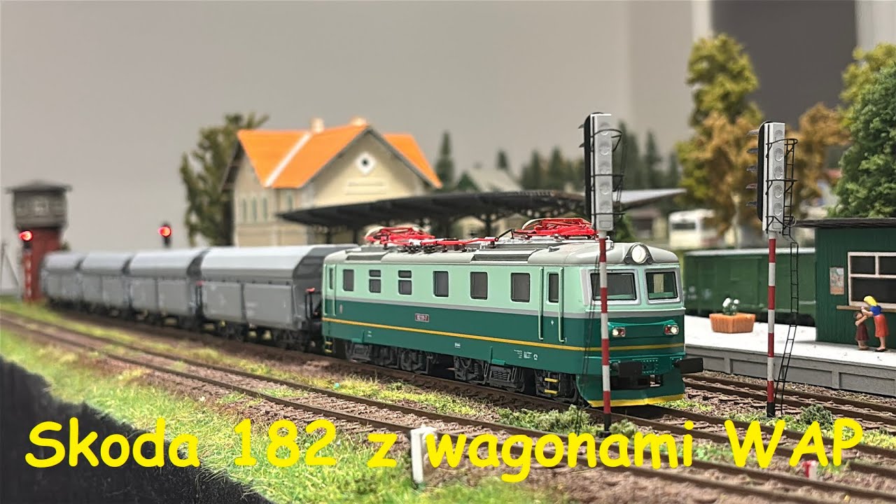 Na makiecie: Skoda 182 z wagonami WAP