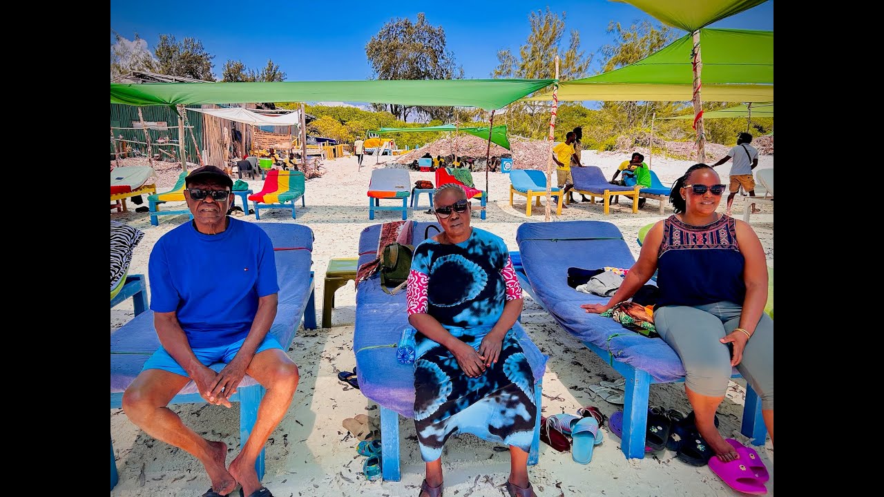 Grandma's Special Christmas in Watamu. Family Holiday Vlog ( Part 1 )