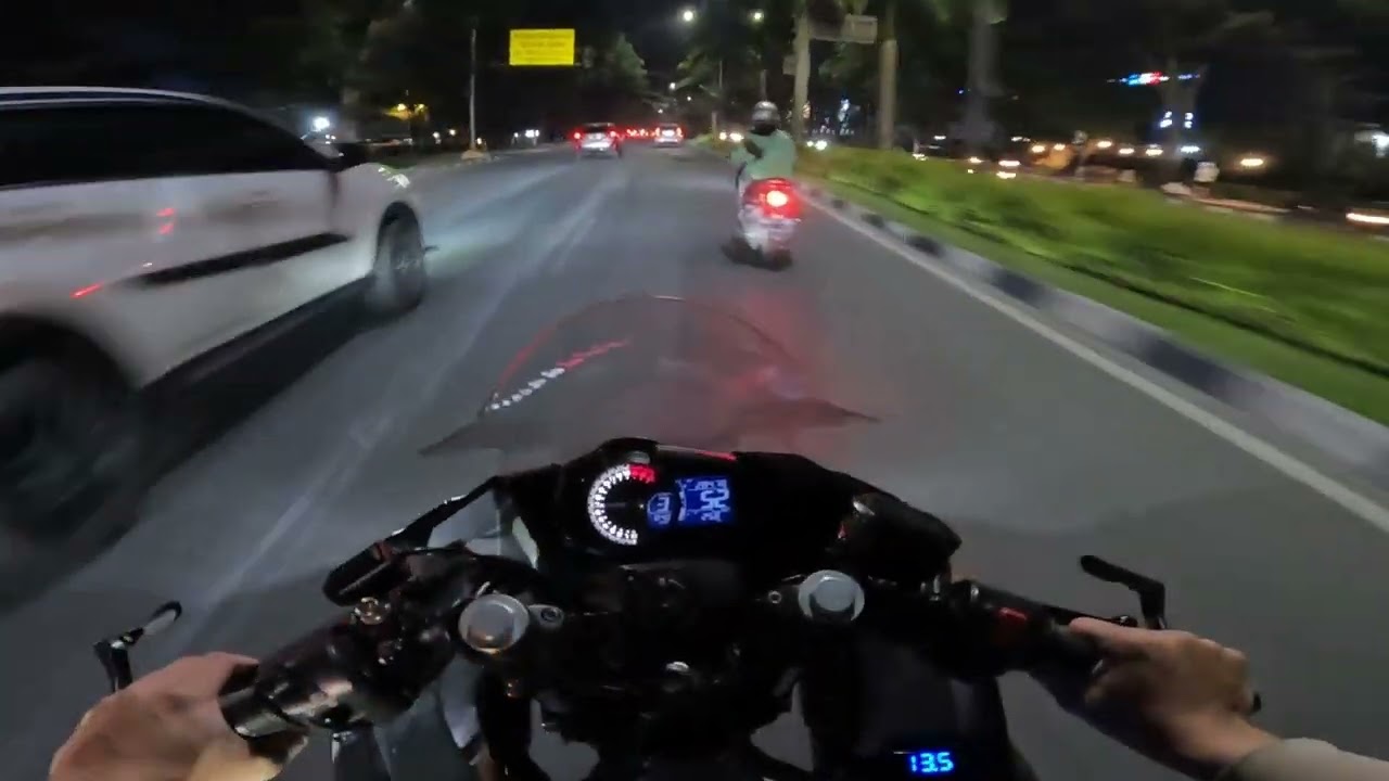 Mencari angin di malam hari