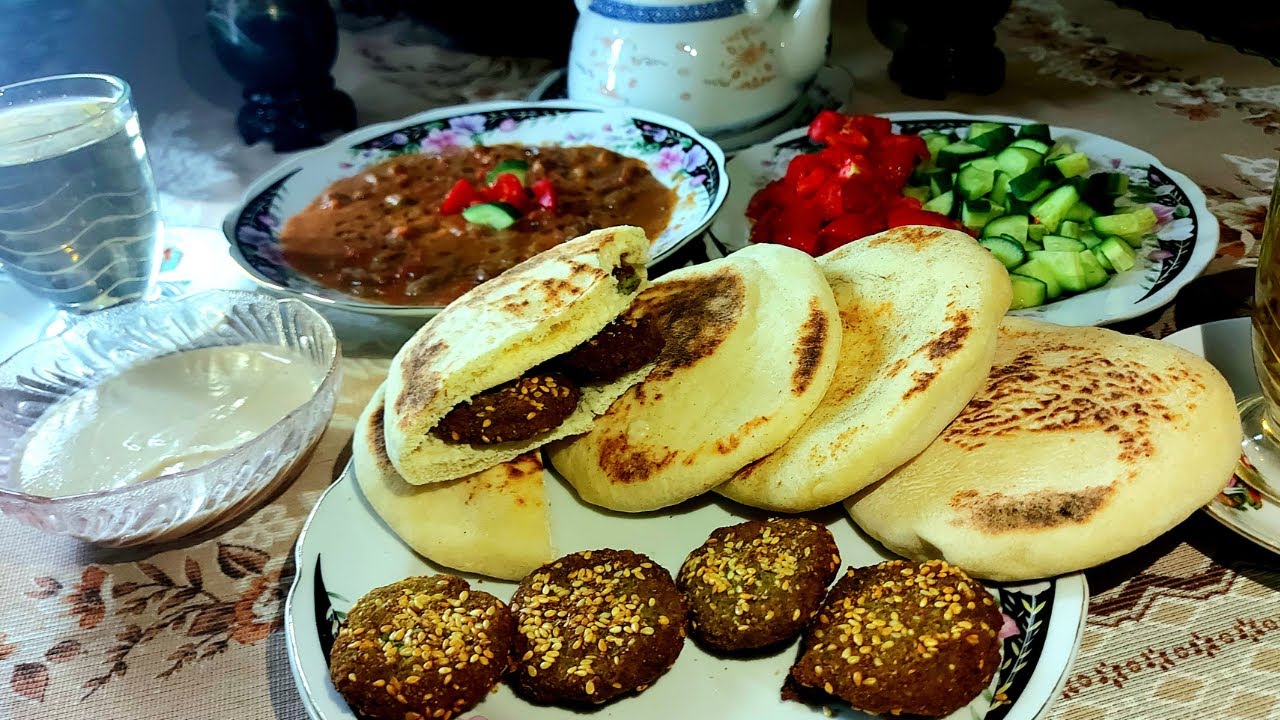 سر واحد يخلي عجينة الفلافل طرية ومقرمشة  Authentic Egyptian Falafel The One Secret #falafelrecipe 