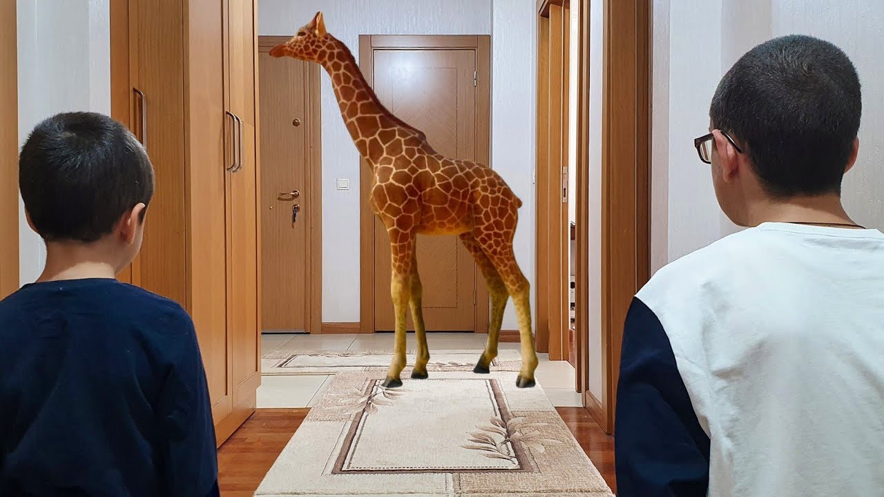 Koridorda Zürafa Var. Giraffe in The Hallway Fun Kids Video